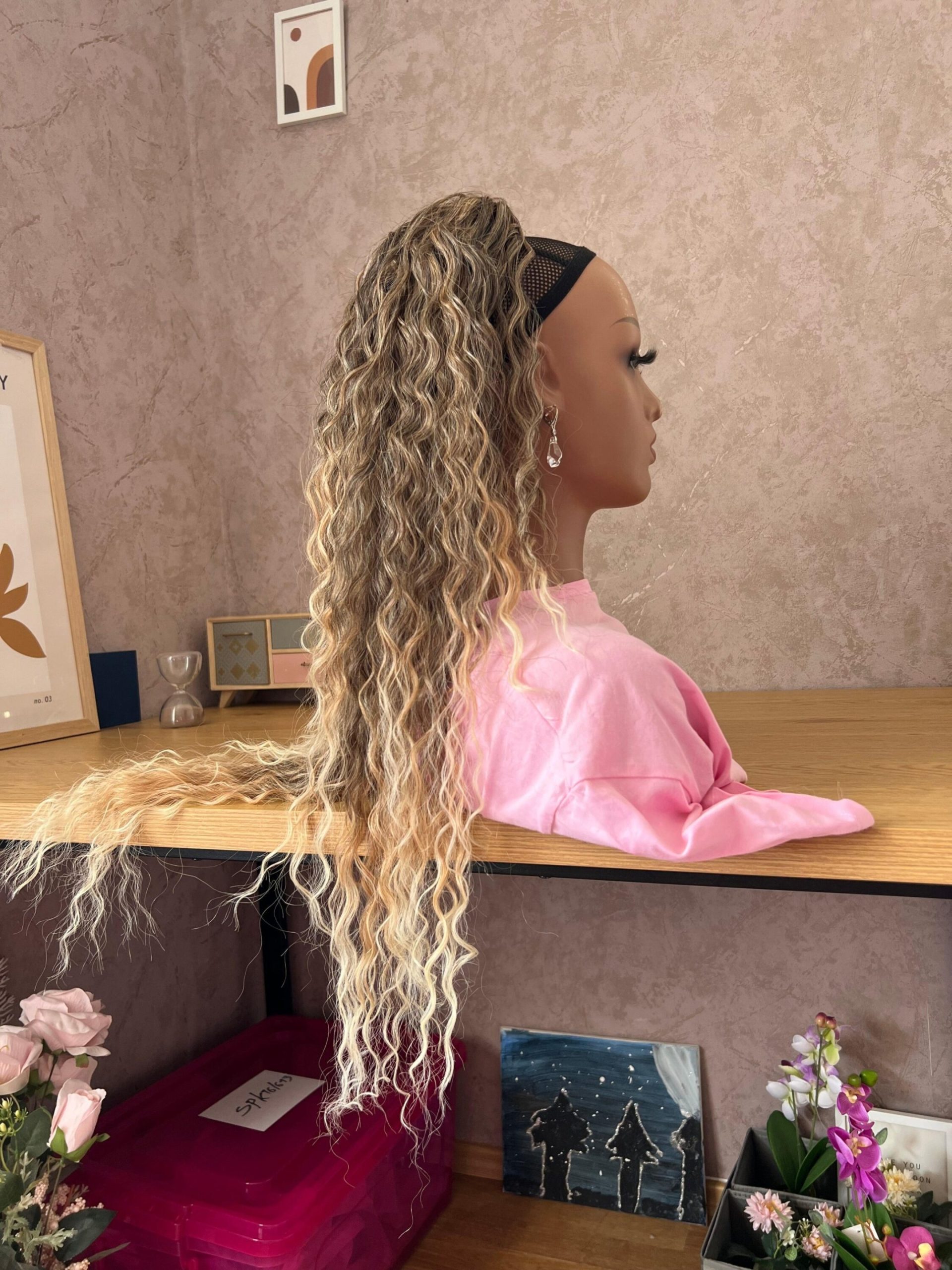 Rep za kosu - Ombre pepeljasti, kovrdjavi - 75cm - Premium kvalitet 5 rep-za-kosu-ombre-pepeljasti-kovrdjavi-75cm-eynna-human-hair-6-scaled-1.jpg