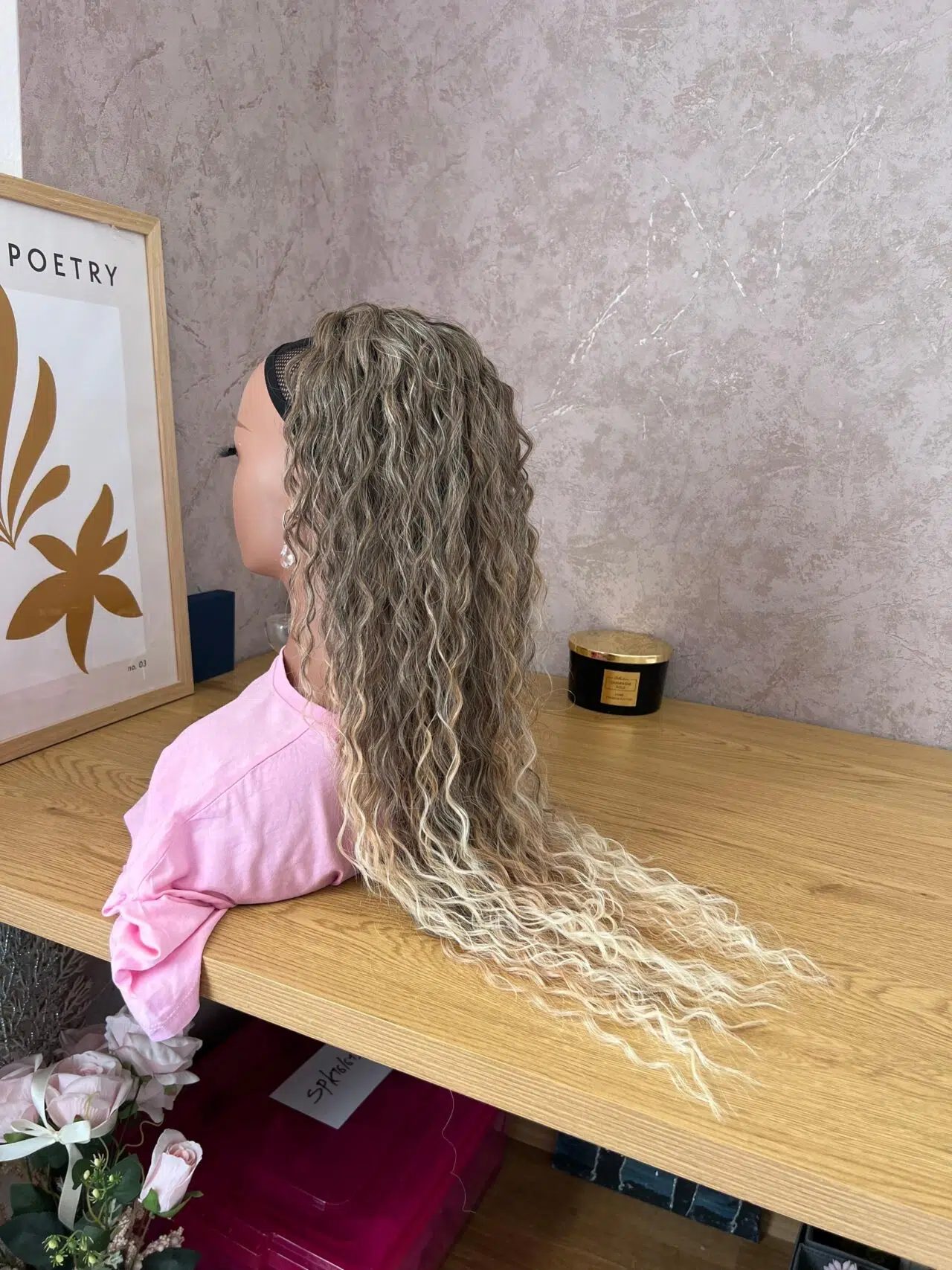 Ombre pepeljasti kovrdžavi rep 75 cm 3 rep-za-kosu-ombre-pepeljasti-kovrdjavi-75cm-eynna-human-hair-8-1280x1707.jpg